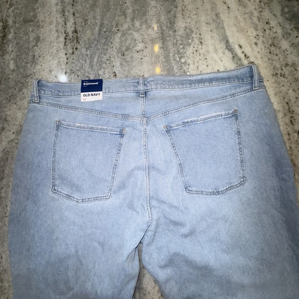 NWT Old Navy Plus Size Capri Jeans 47x25 Sz 24 Boyfriend Mid Rise Light Wash